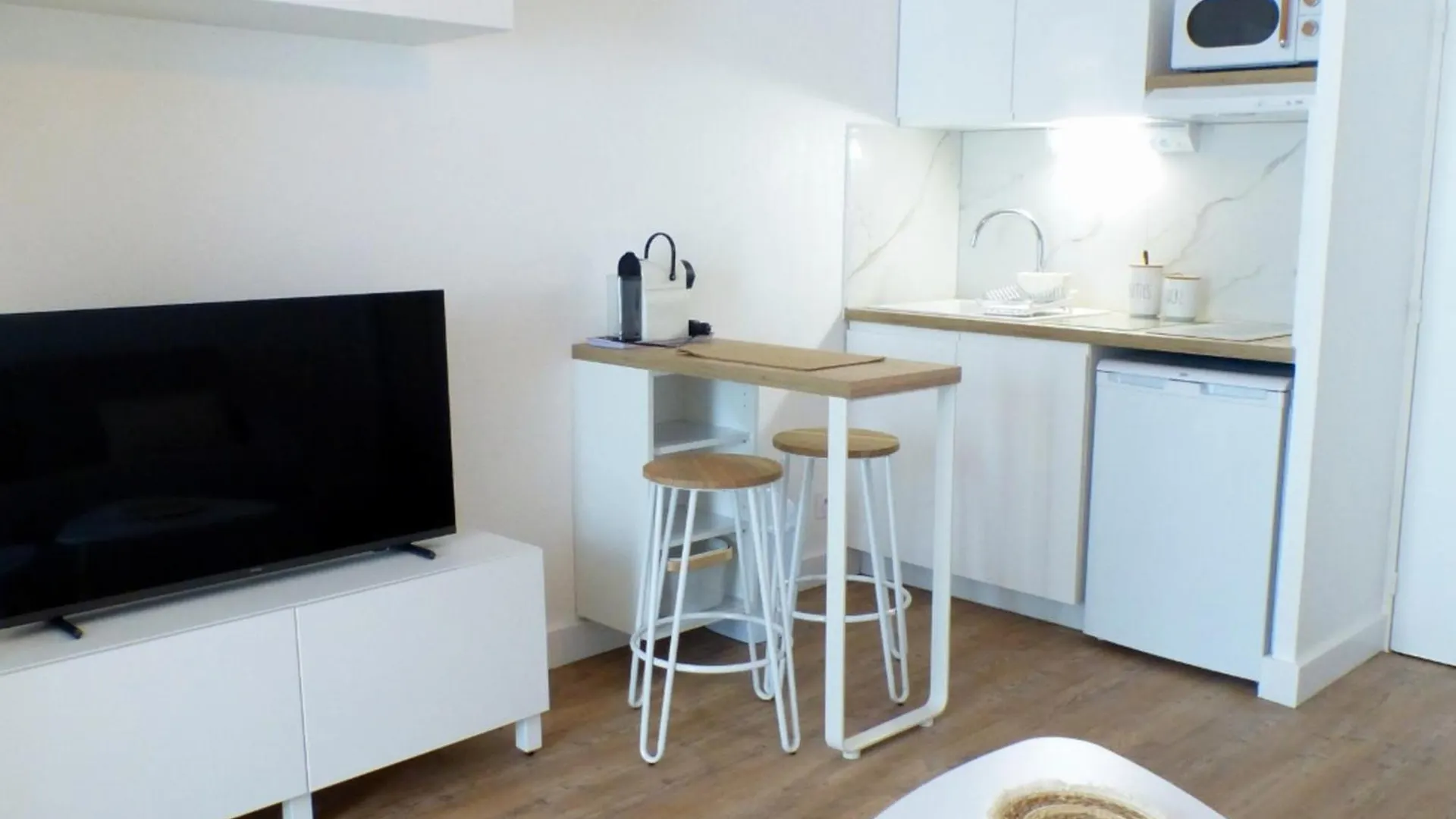 Studio With Pool Near The Sea Wifi And Ac contacts
